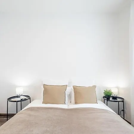 Апартаменты Balcony - Easy Parking - Comfy *