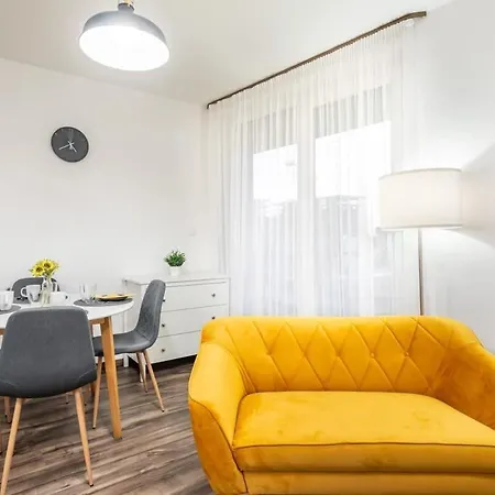 Balcony - Easy Parking - Comfy