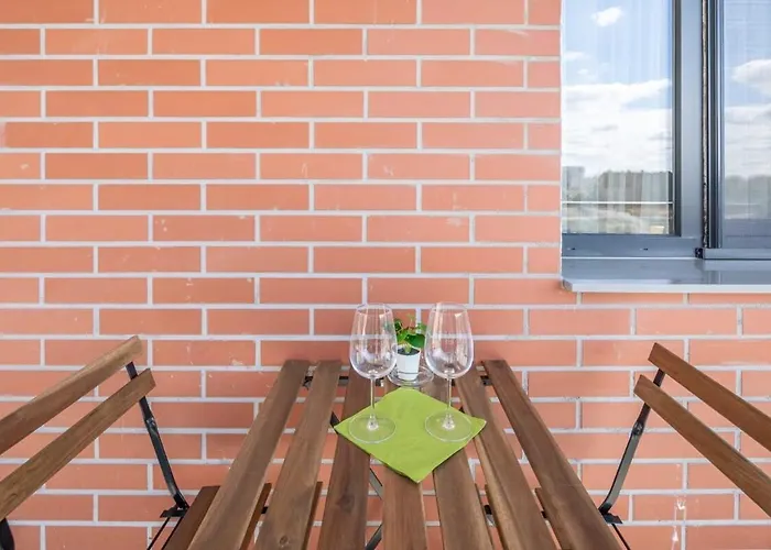 Balcony - Easy Parking - Comfy *
