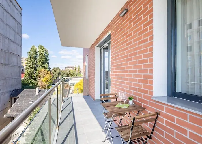 Balcony - Easy Parking - Comfy