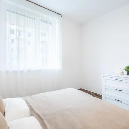 Balcony - Easy Parking - Comfy