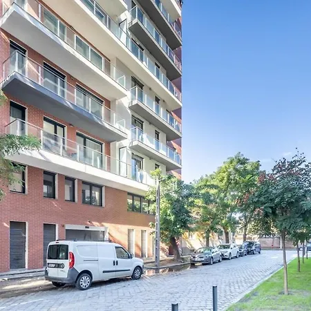 Balcony - Easy Parking - Comfy