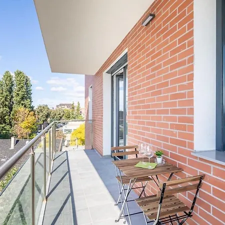 Balcony - Easy Parking - Comfy