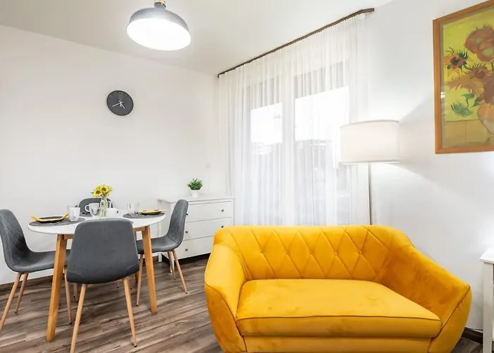 Balcony - Easy Parking - Comfy