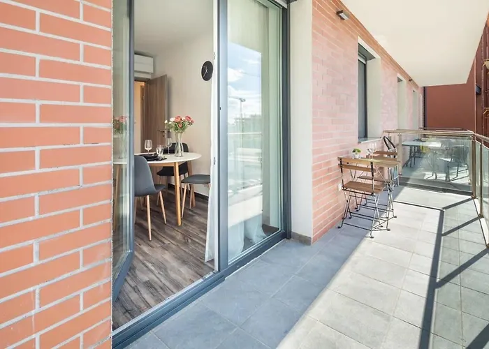 Balcony - Easy Parking - Comfy Appartement *